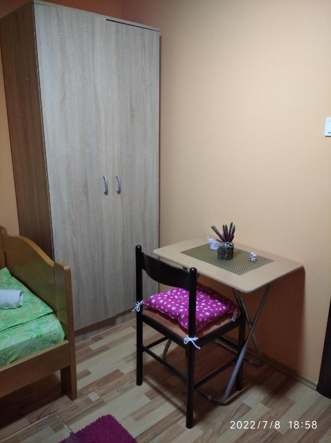 Buric Rooms Nikšić Bagian luar foto