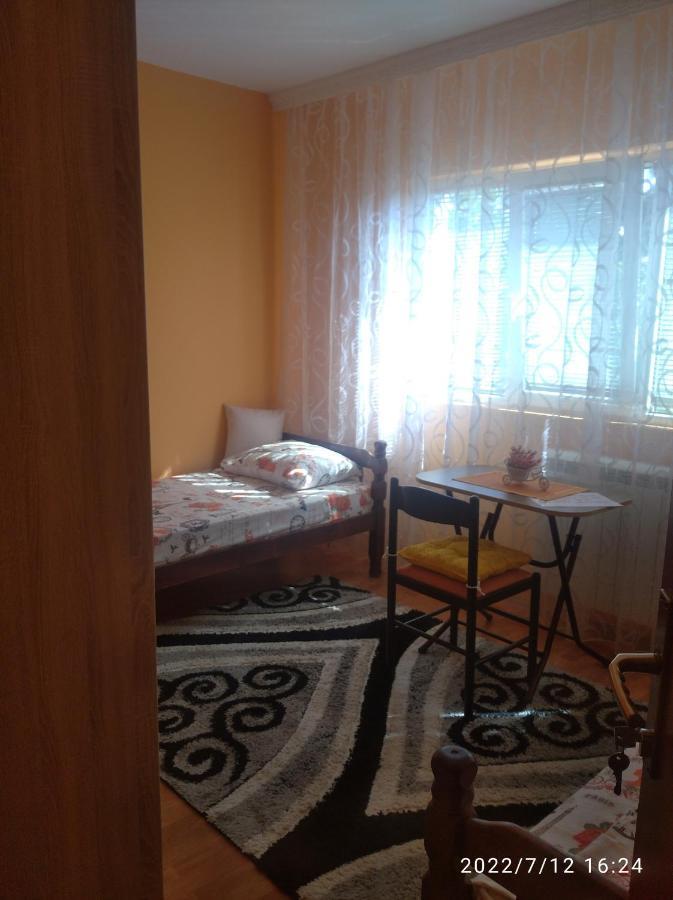 Buric Rooms Nikšić Bagian luar foto