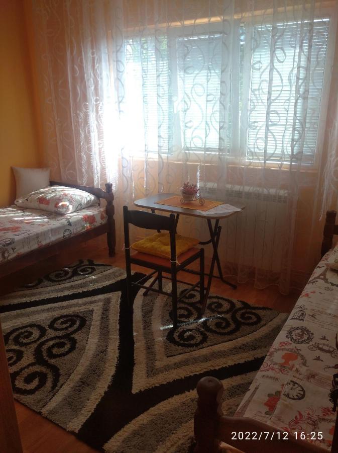 Buric Rooms Nikšić Bagian luar foto
