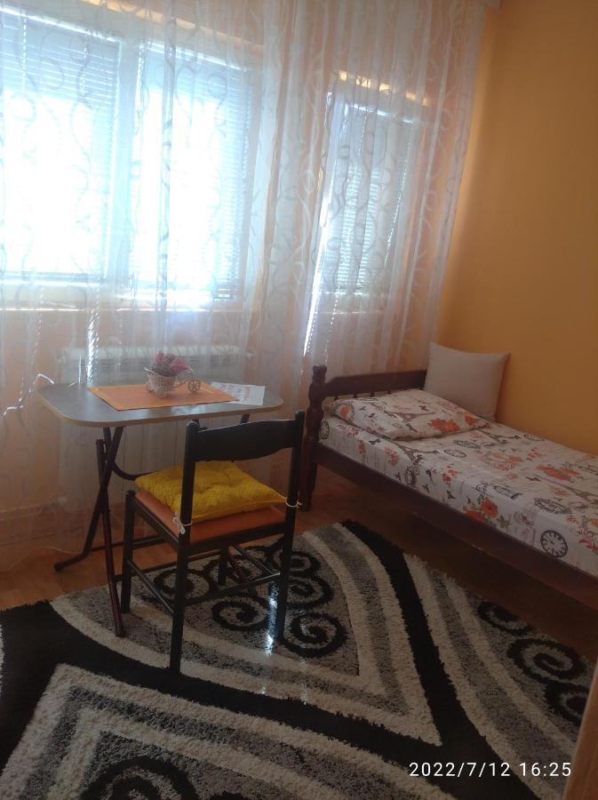 Buric Rooms Nikšić Bagian luar foto