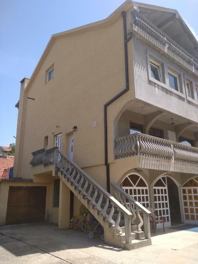 Buric Rooms Nikšić Bagian luar foto