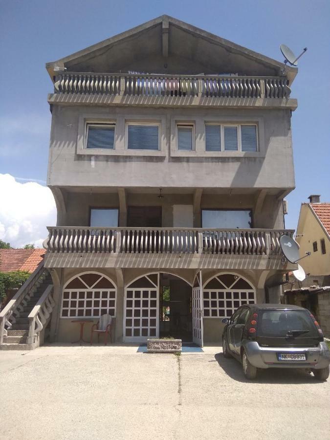 Buric Rooms Nikšić Bagian luar foto