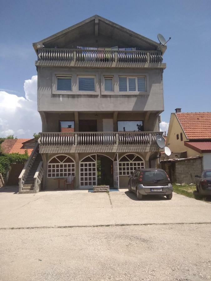 Buric Rooms Nikšić Bagian luar foto
